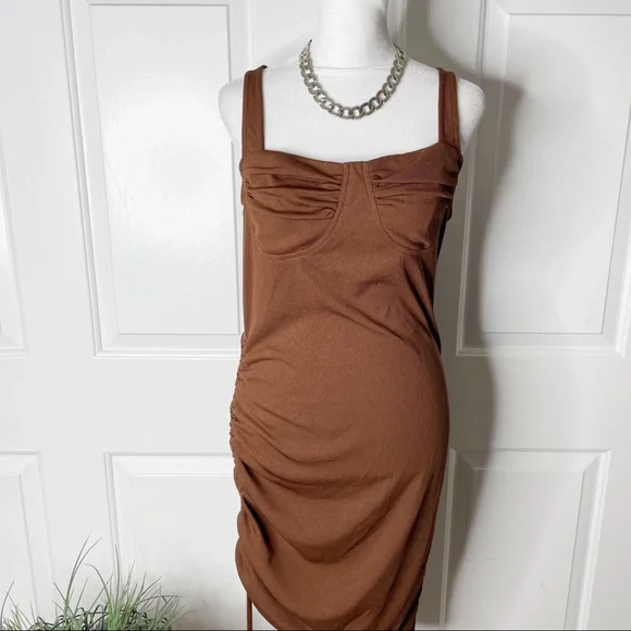 J.O.A side ruched bodycon dress (L) - Picture 4 of 14